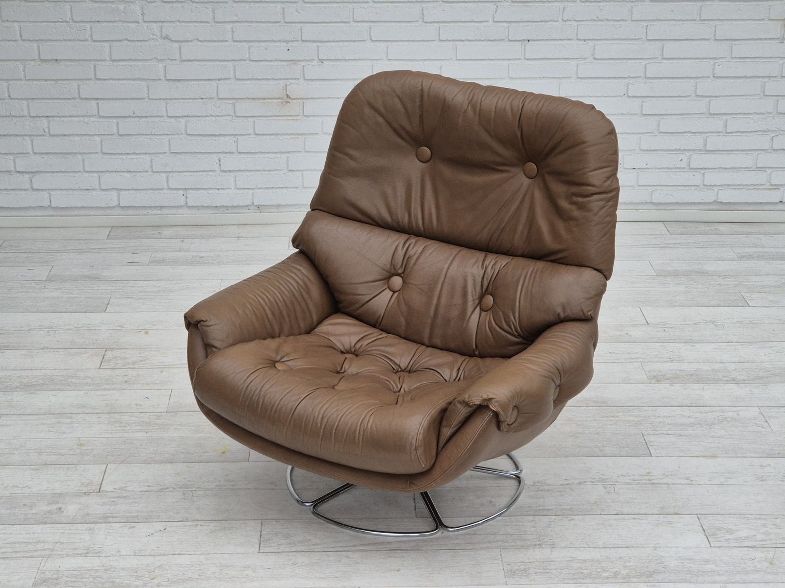 1970s, Scandinavian Swivel Chair, Original Condition, Brown Furniture Leather. photo vintage