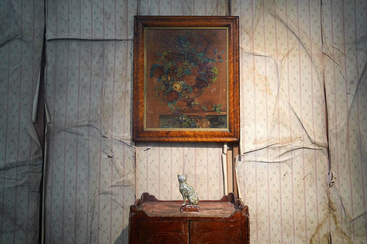 photo buy A Mid 19thc Victorian Period Floral Still Life Velvet Painting C.1850