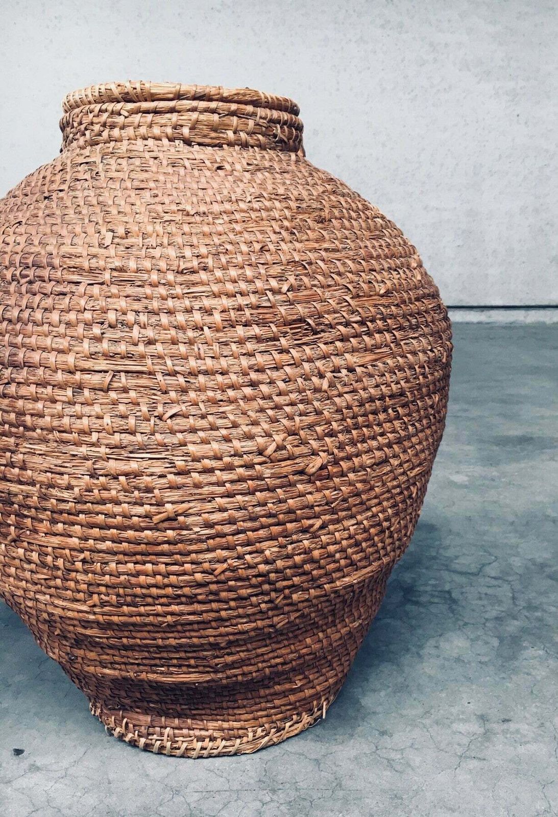 photo vinterior Begin 20e Eeuw Folk Art Primitieve Xl Straw Basket