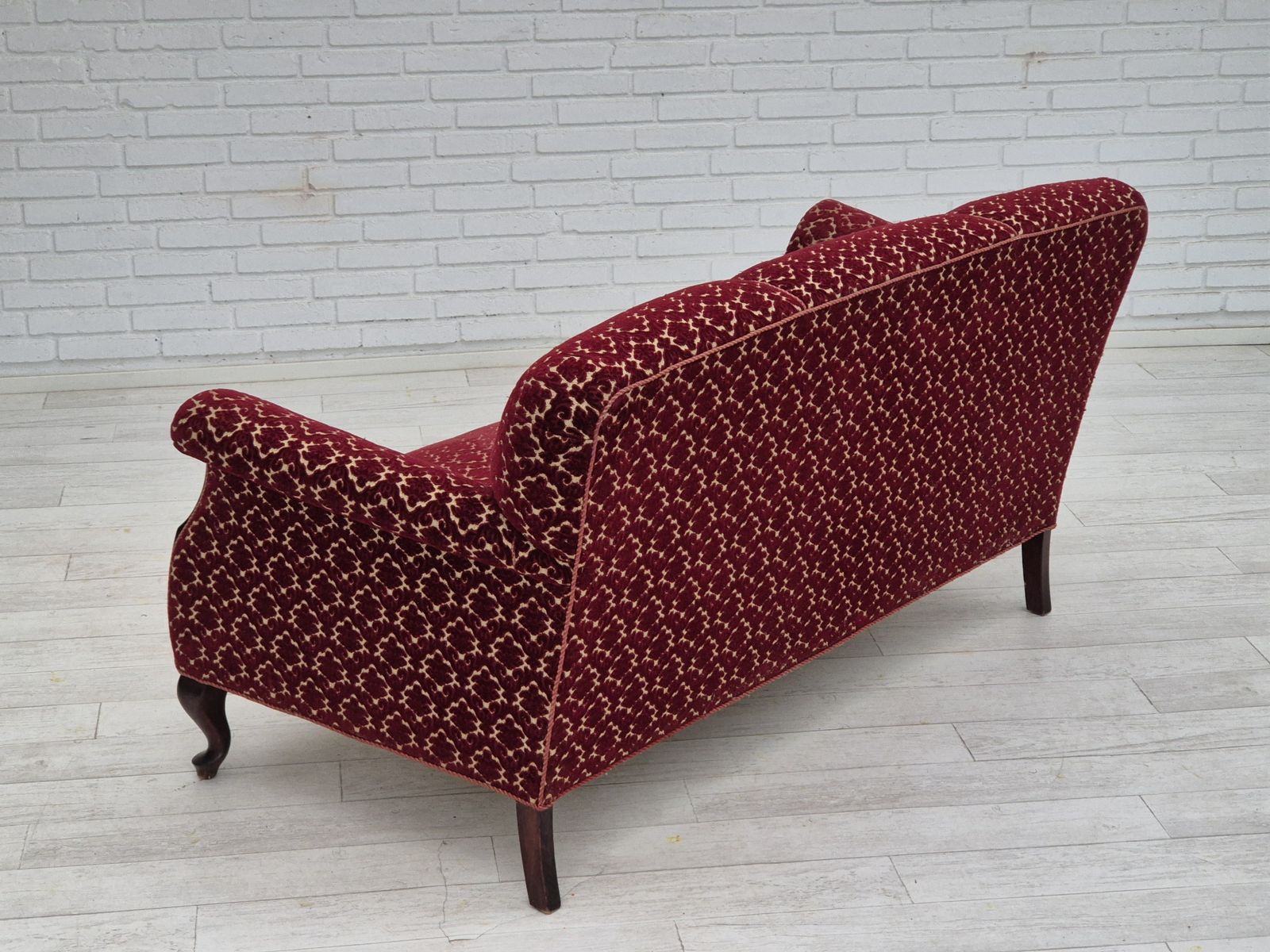 photo furniture Ca. Jaren 1950, Deense 3 Zitsbank, Meubelfluweelbekleding, Beukenhout.