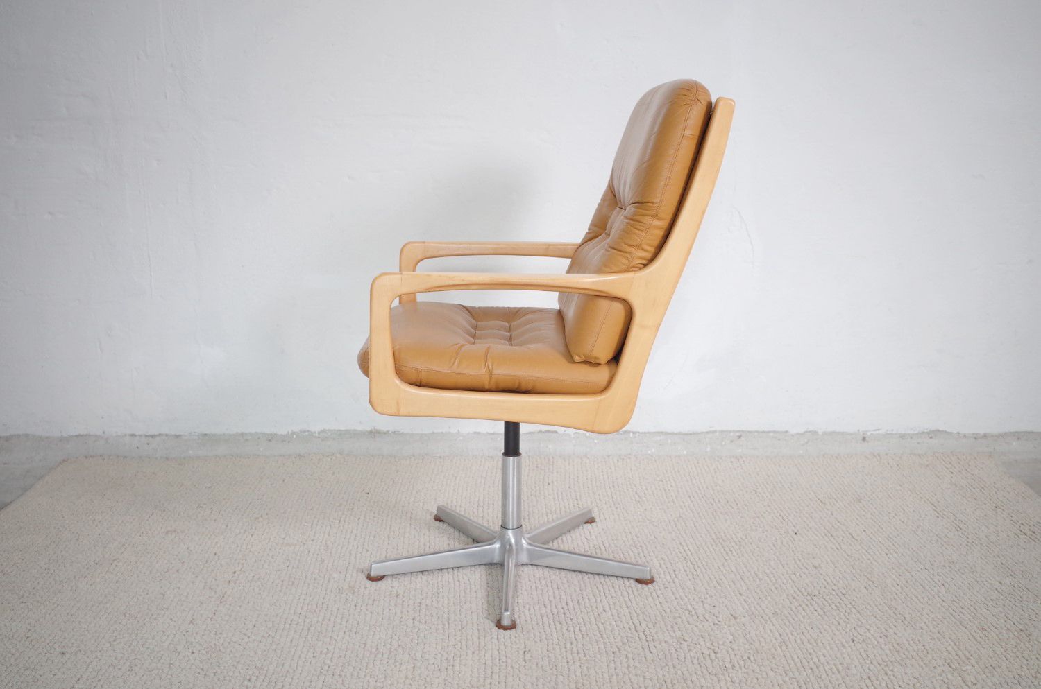 photo furniture Eugen Schmidt Soloform Swivel Chair