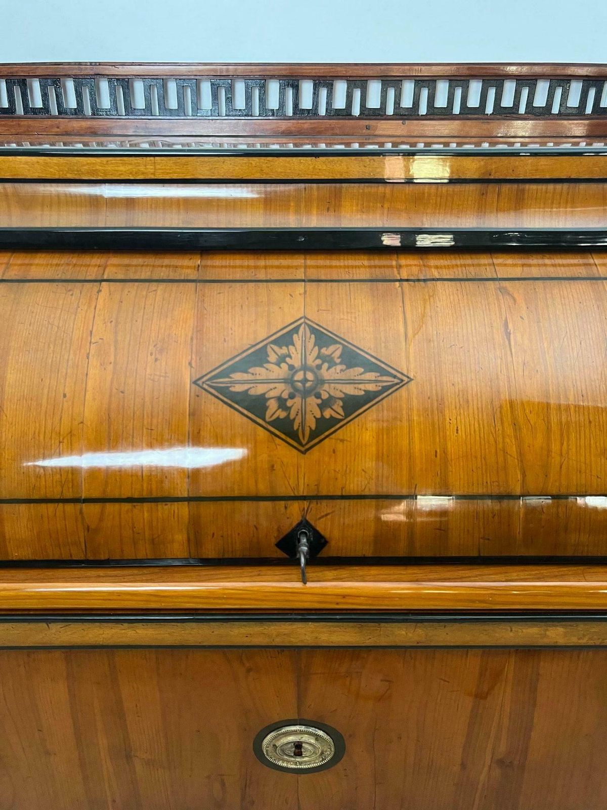 photo vinterior Biedermeier Roll Top Desk, Cherry Veneer, Brass, Ink, South Germany Circa 1820