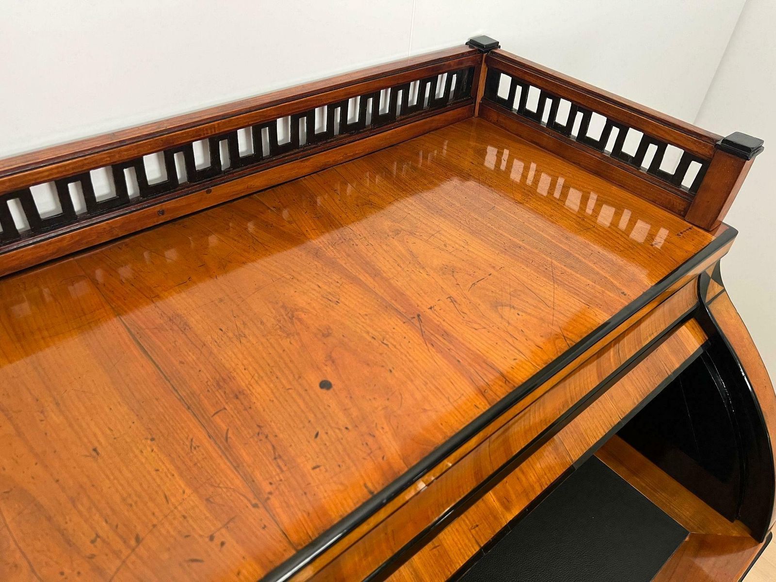photo vintage Biedermeier Roll Top Desk, Cherry Veneer, Brass, Ink, South Germany Circa 1820