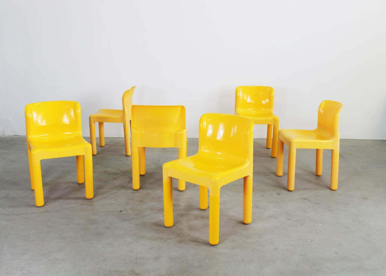 photo furniture Carlo Bartoli Set Of Six 4875 Chairs In Plastic By Kartell 1980s