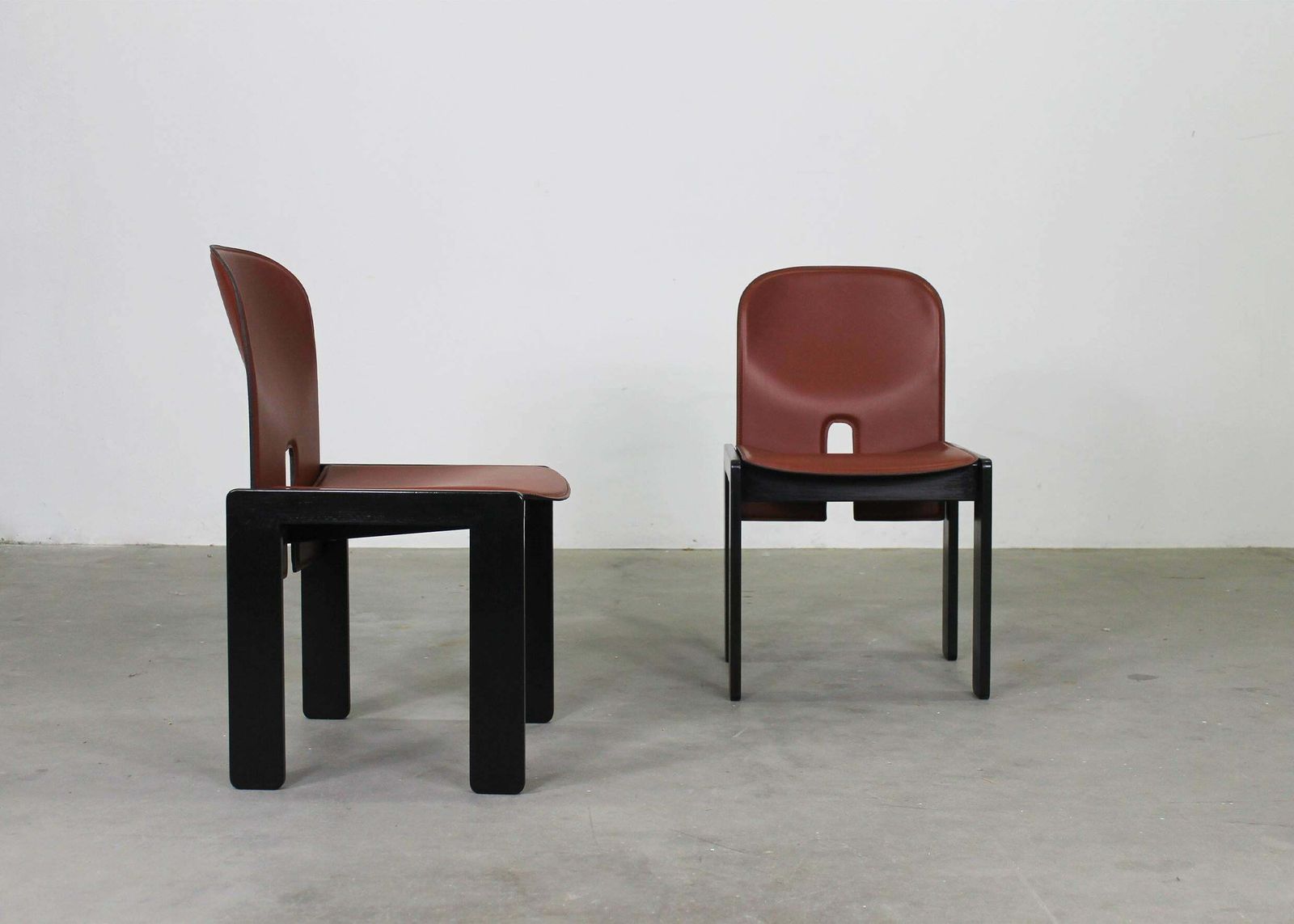 Tobia & Afra Scarpa Set Of Eight 121 Chairs In Wood And Leather By Cassina 1970s photo buy
