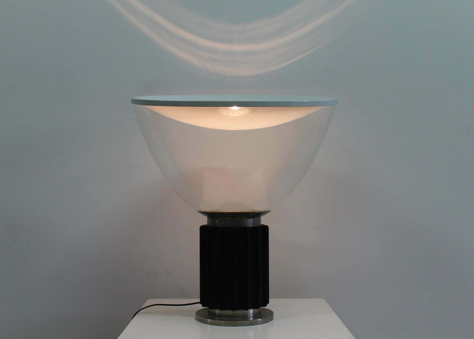 Lighting Achille & Pier Giacomo Castiglioni Taccia Black Table Lamp By Flos 1970s photo