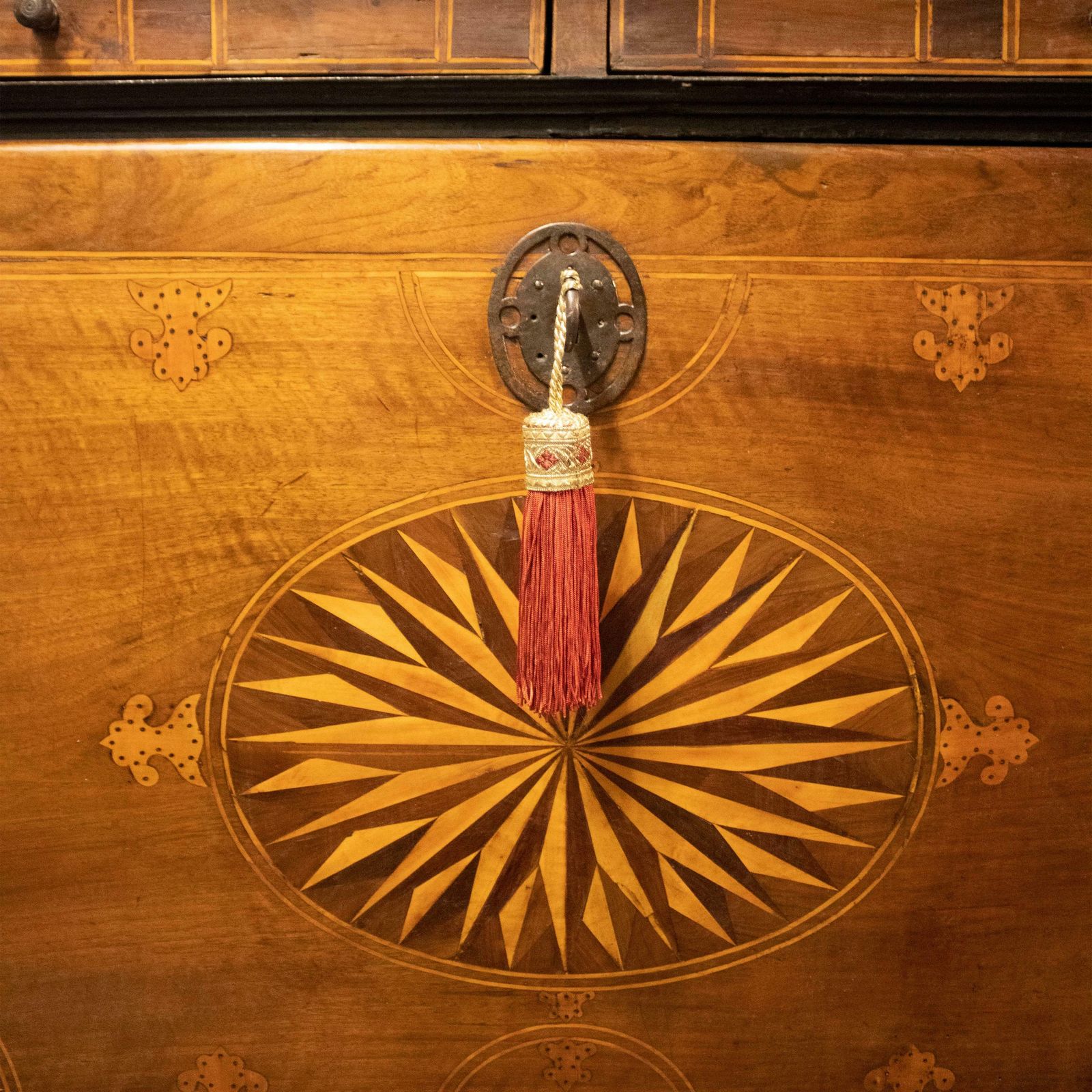 37785.0 Charles IV Secretaire With Drawers With Inlaid Work. Spain, 18th Century. photo
