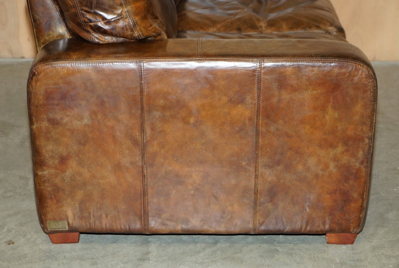 photo vintage Vintage Heritage Biker Brown Leather Halo Soho Sofa Which Is Part Of A Suite