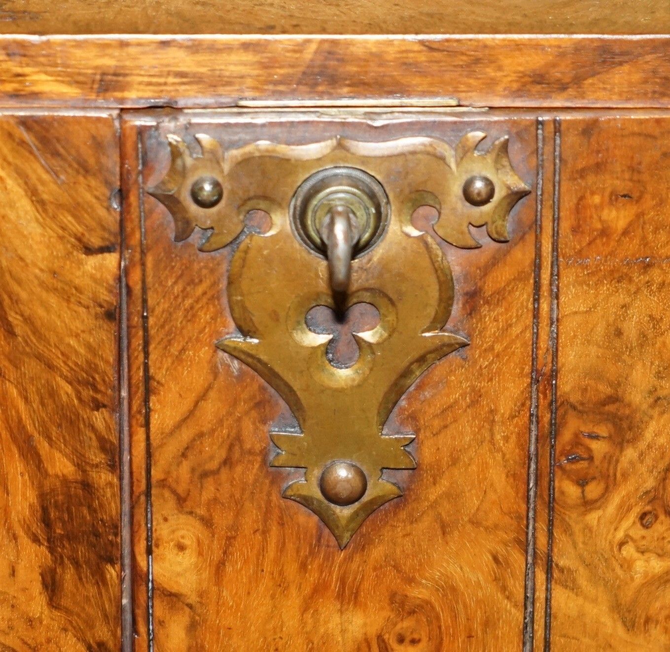 photo furniture Exquisite Antique Regency Circa 1820 Burr Walnut & Brass Cigar Humidor Chest