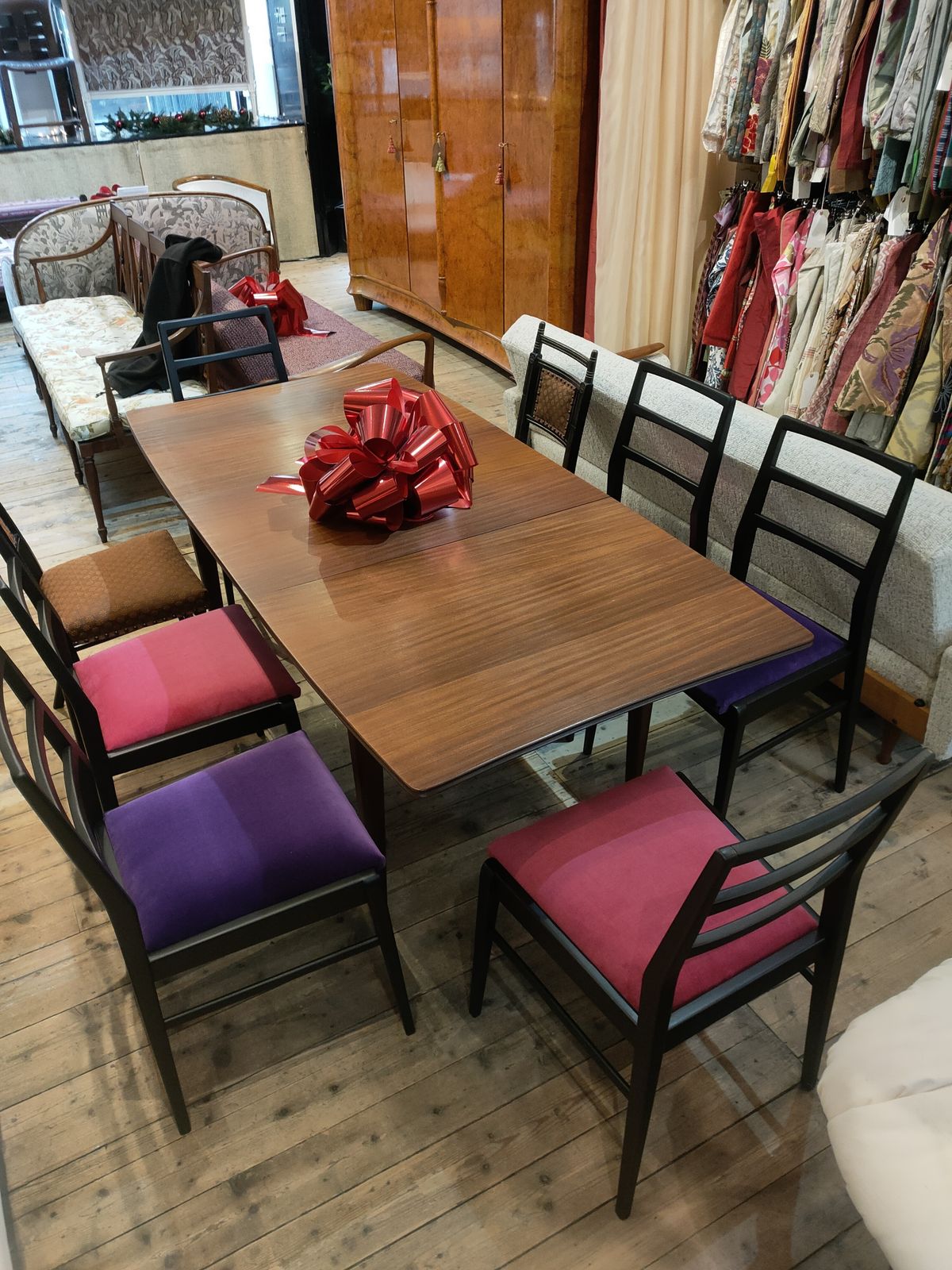 A Large Mid 20th Century Extending Dining Table Designed By Richard Hornby For Fyne Ladye