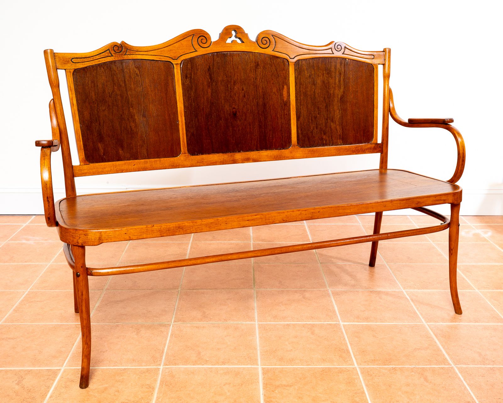 J&J Kohn Art Nouveau Bench Bentwood 3 Seater Vienna Secession J J Kohn Austrian Two Tone Beech Wooden Bistro Thonet Style 1890s 1900s photo vinterior