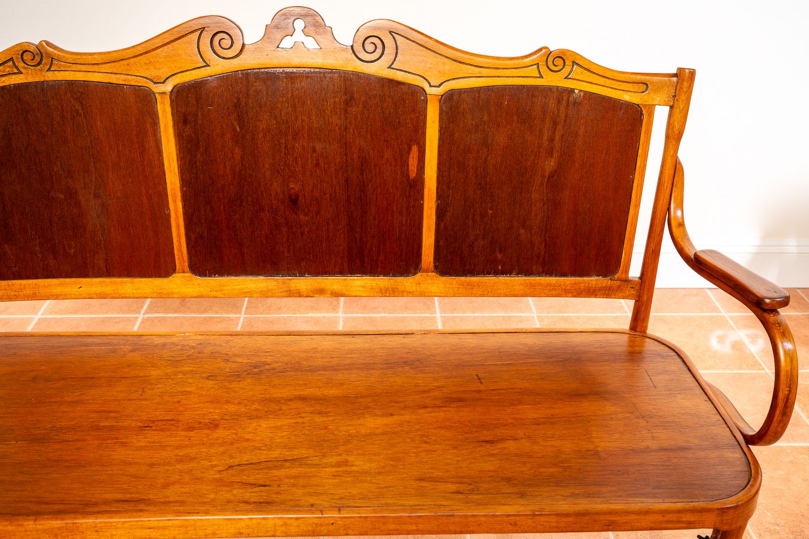 photo vintage J&J Kohn Art Nouveau Bench Bentwood 3 Seater Vienna Secession J J Kohn Austrian Two Tone Beech Wooden Bistro Thonet Style 1890s 1900s
