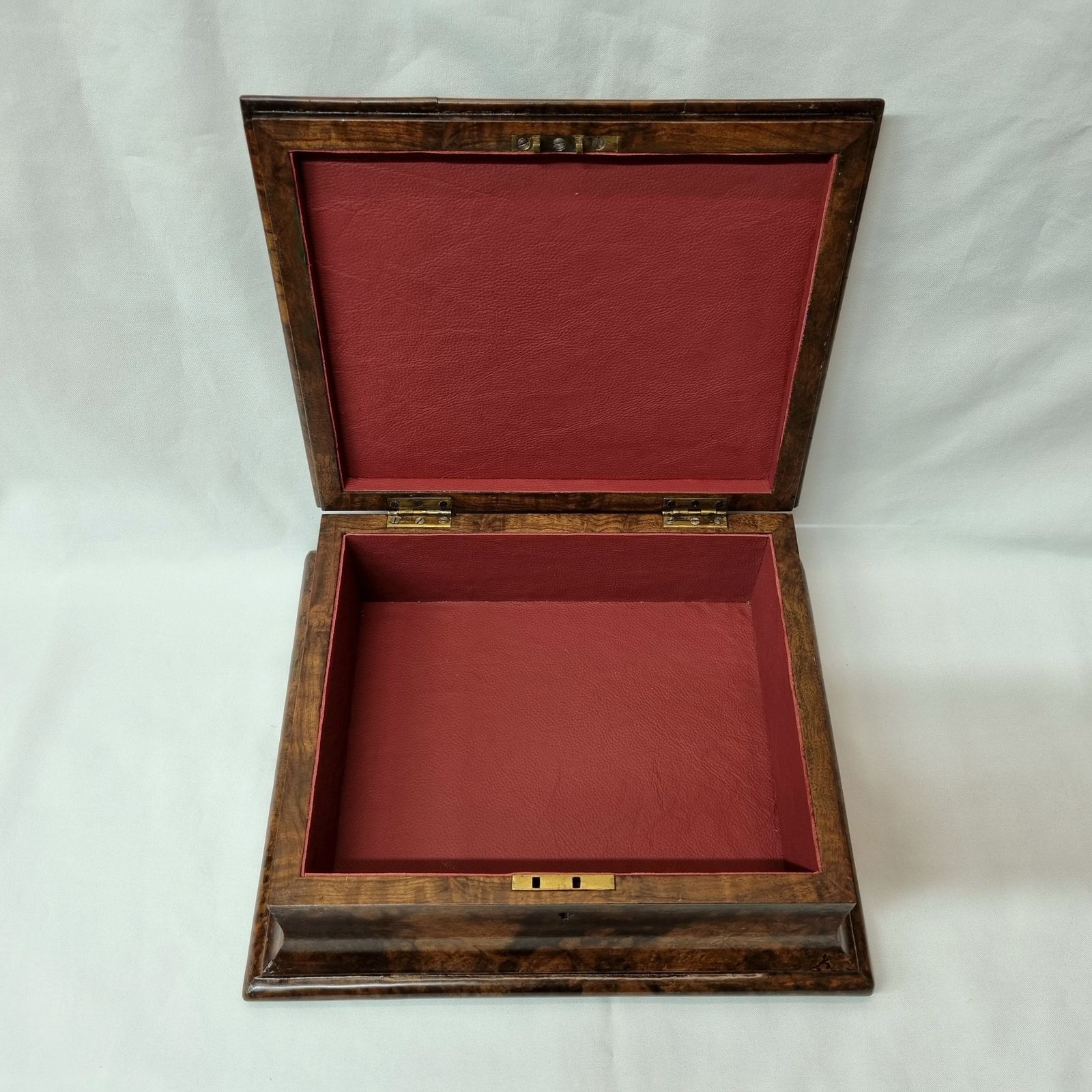 A Unique And Rare 18th Century Burr Walnut Veneered Box With Attractive Dusky Red Leather Interior, Suitable For A Variety Of Potential Uses photo buy