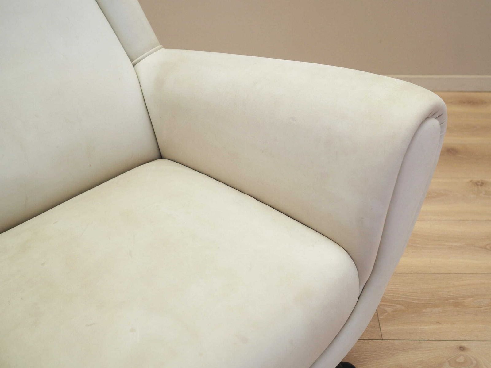 photo vinterior White Armchair, Italian Design, 1980s, Production: Italy
