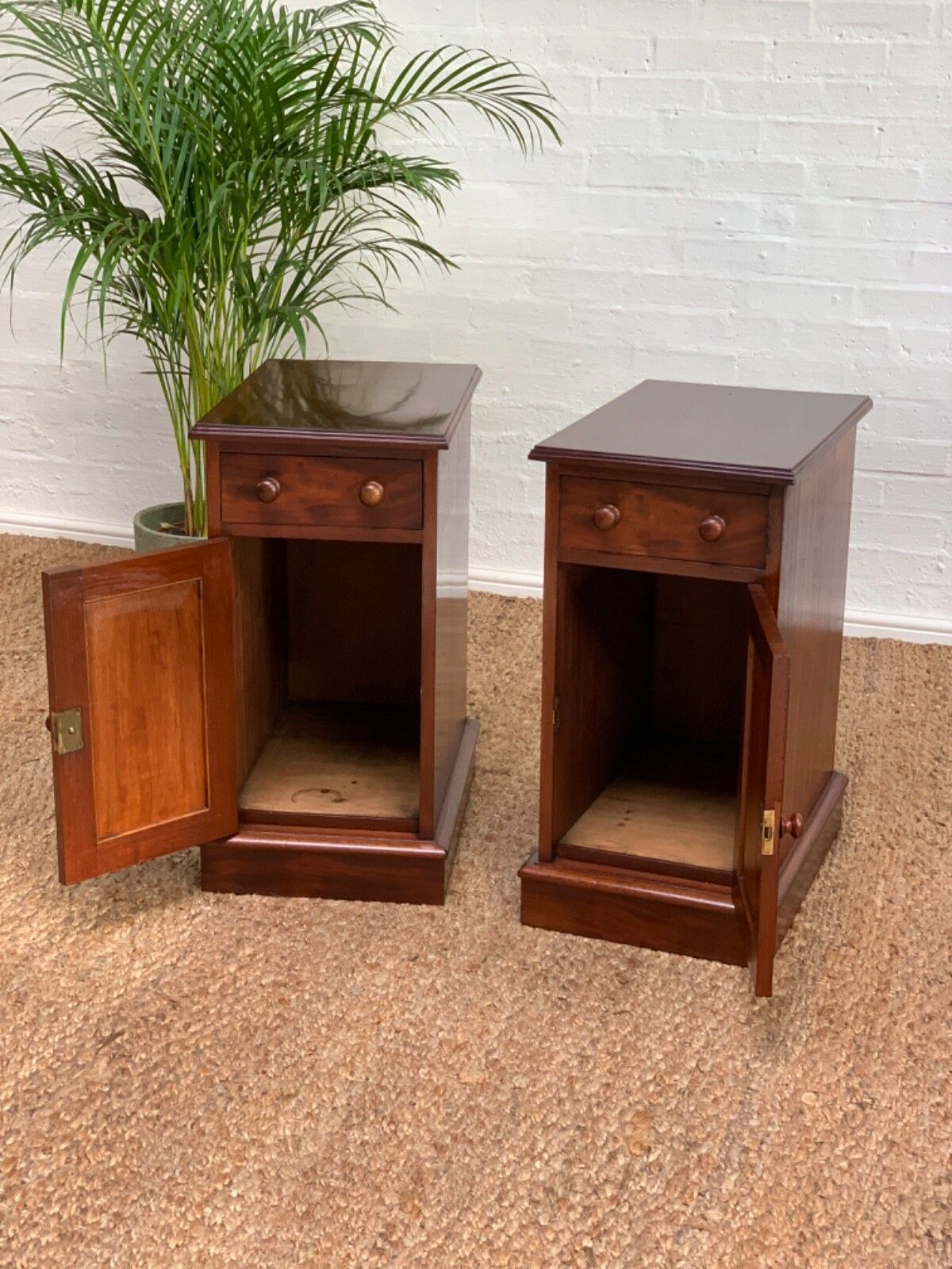 photo furniture Antique Mahogany Bedside\ Nightstand