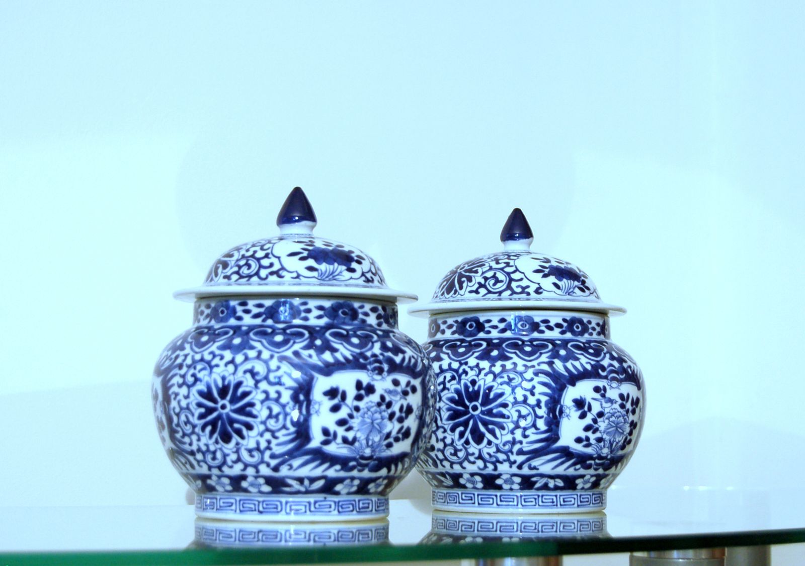 Pair Of Potiche Porcelain / China Marked Kangxi ( 1661 1722 ) Qing Dynasty 20th Century photo furniture