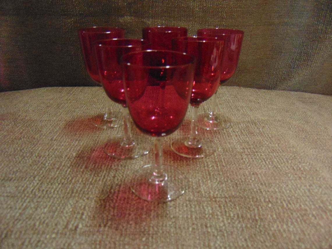 Cranberry Glass Decanter With 6 Glasses photo vinterior