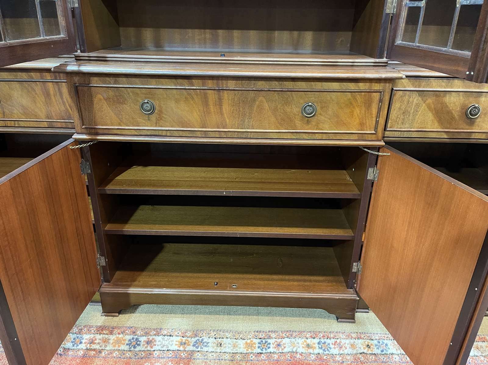 English Bookcase From The 1970s In Mahogany photo Furniture