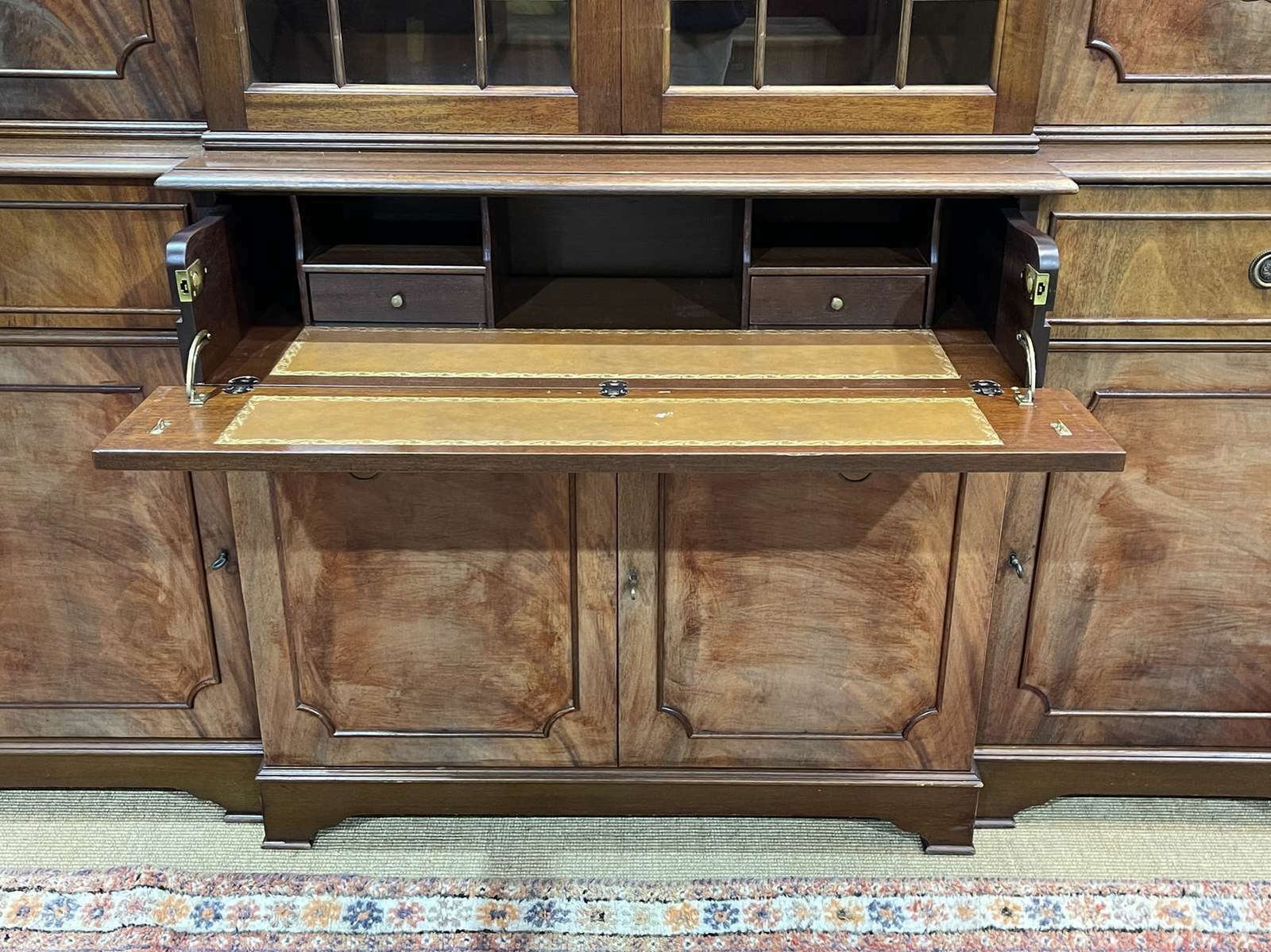 English Bookcase From The 1970s In Mahogany photo vinterior