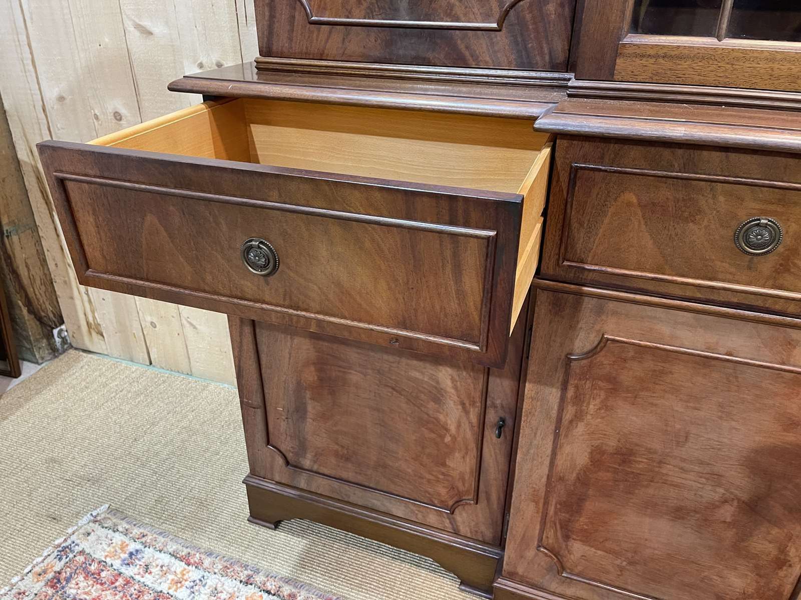 photo vinterior English Bookcase From The 1970s In Mahogany