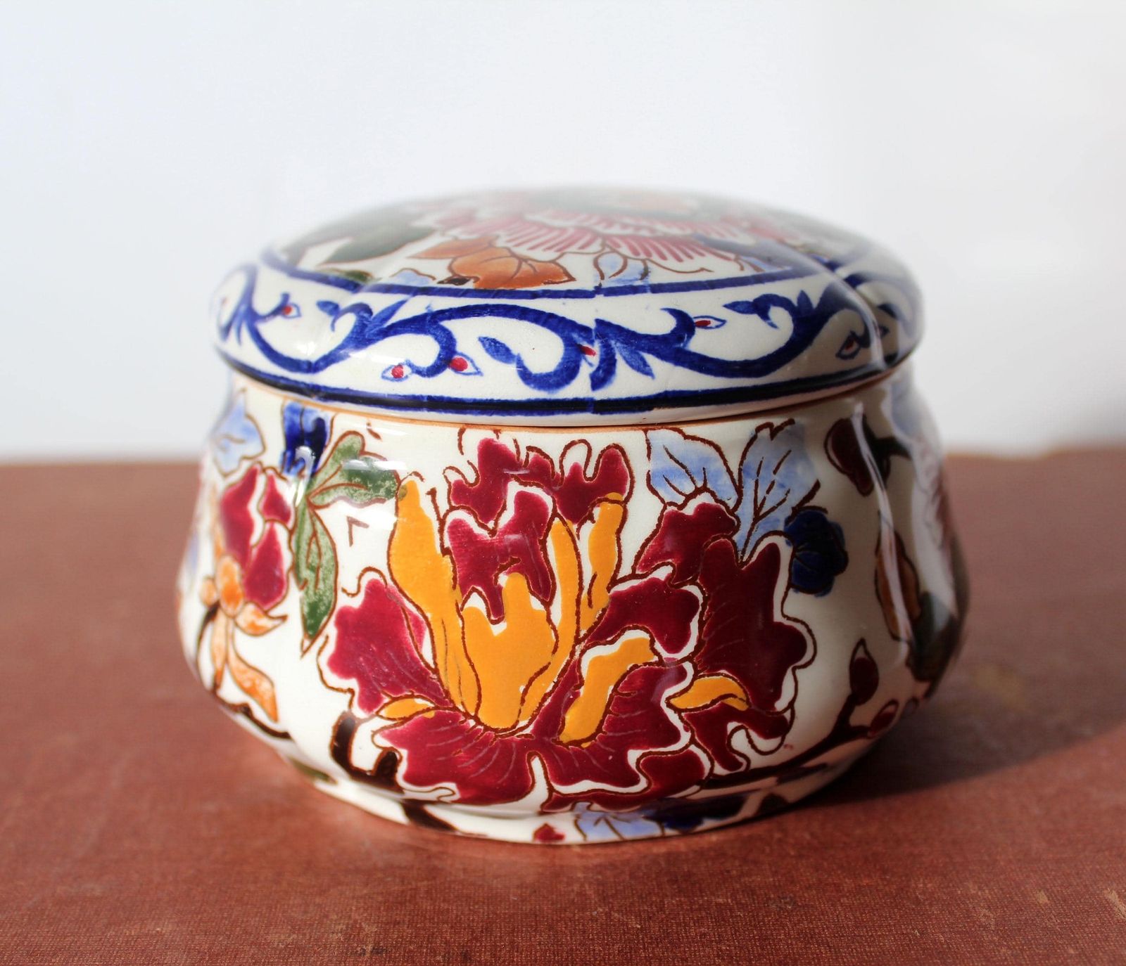Vintage Frans Keramiek Gien Bonbonnière, Dekselbox, Grote Doos, Suikerpot, Sieradendoos, Frankrijk, Pioenrozen / Pivoine Ontwerp, Gesigneerd photo for sale