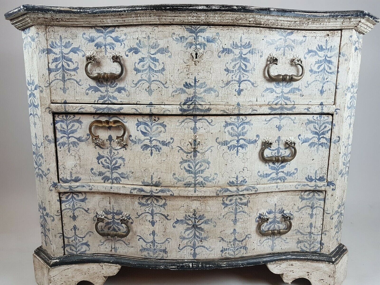Crossbow Chest Of Drawers In Painted Wood (Possibility Of A Pair) Price Per Piece photo 5000.0