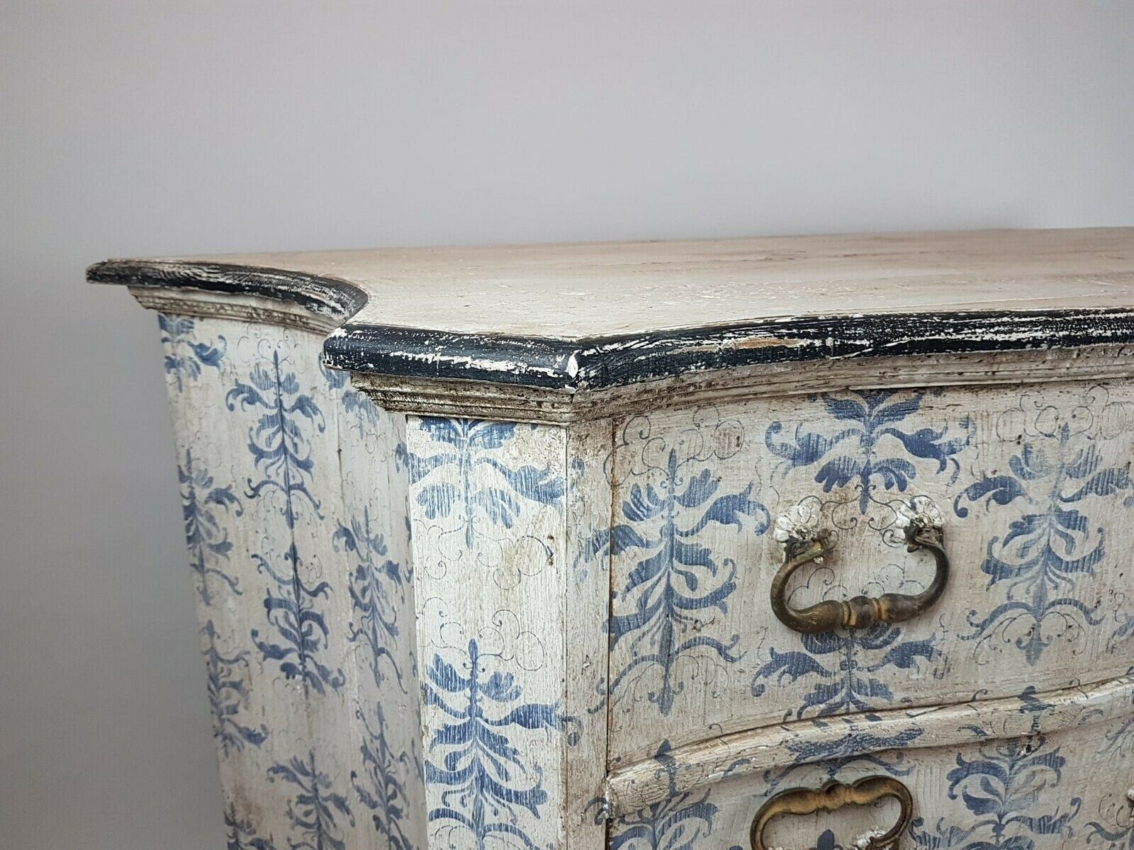 Crossbow Chest Of Drawers In Painted Wood (Possibility Of A Pair) Price Per Piece photo vintage