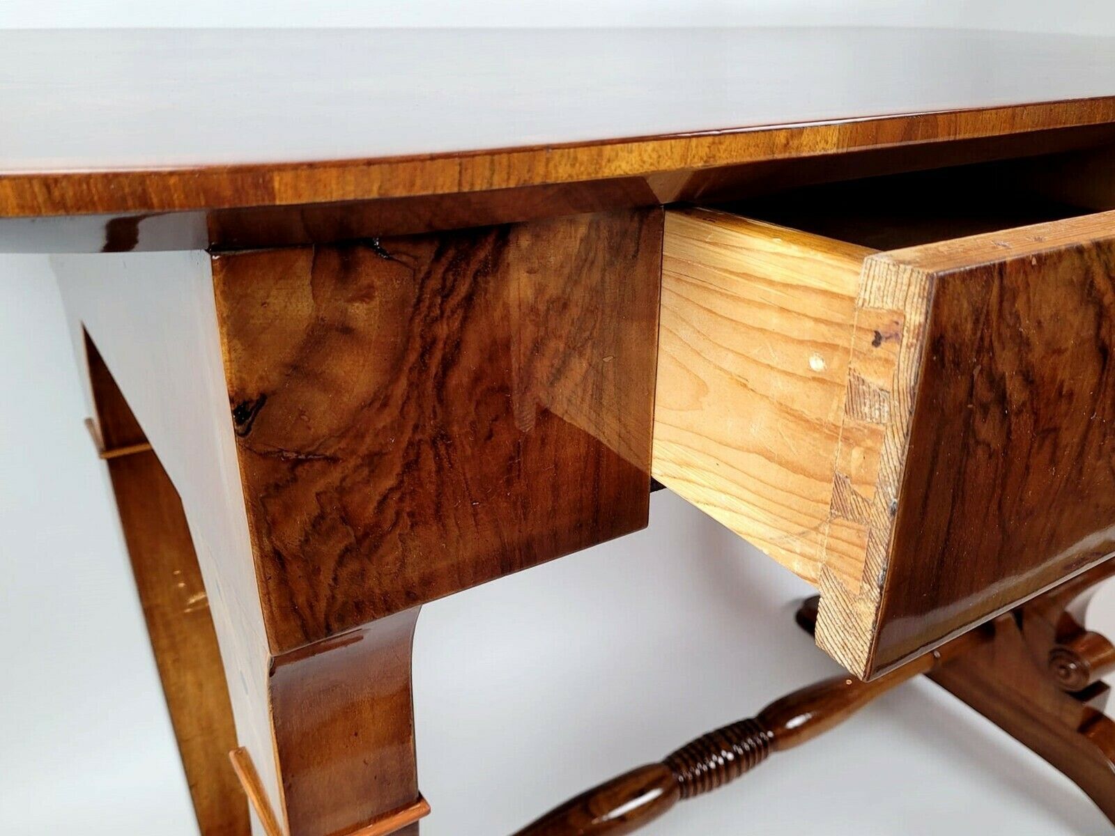 Biedermeier Desk In Walnut Veneer   Perfect Condition   Eagle Head Marquetry photo vintage