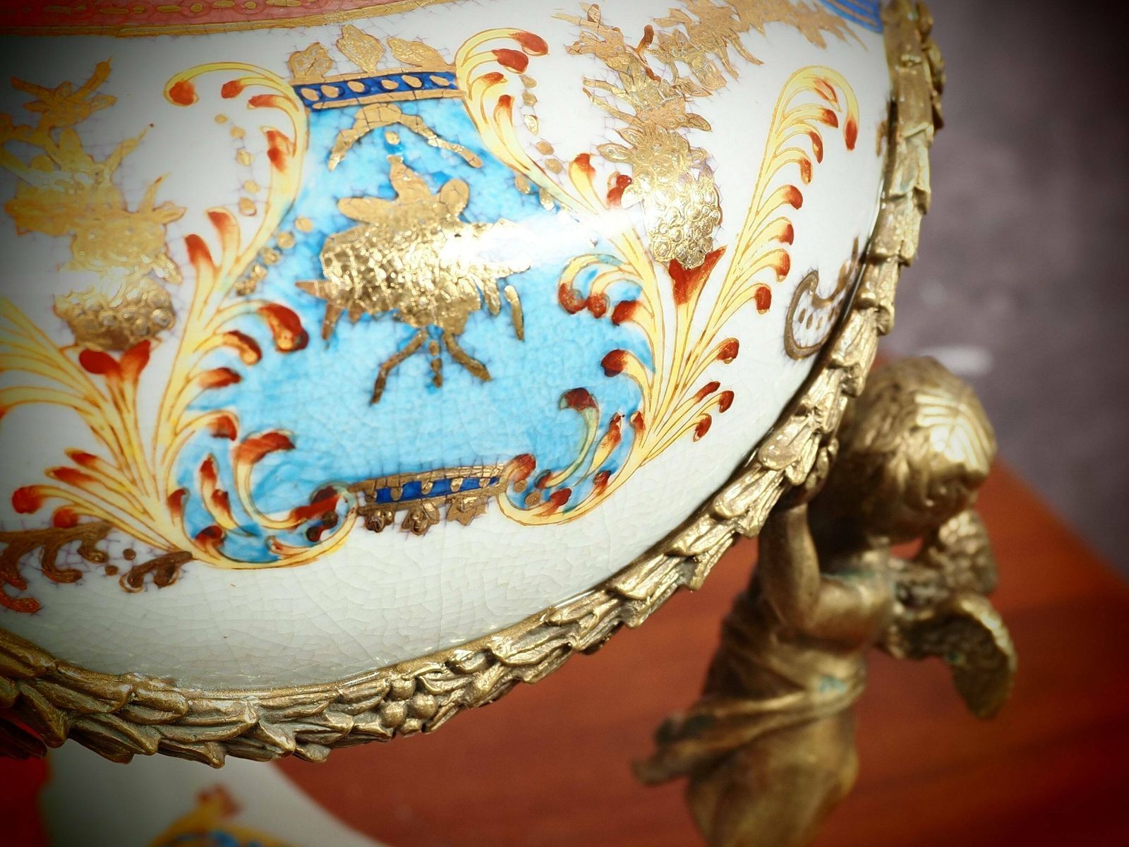 Porseleinen en bronzen doos in Empire-stijl – geschikt als cadeau voor verzamelaars en liefhebbers van klassieke elegantie photo 434.0