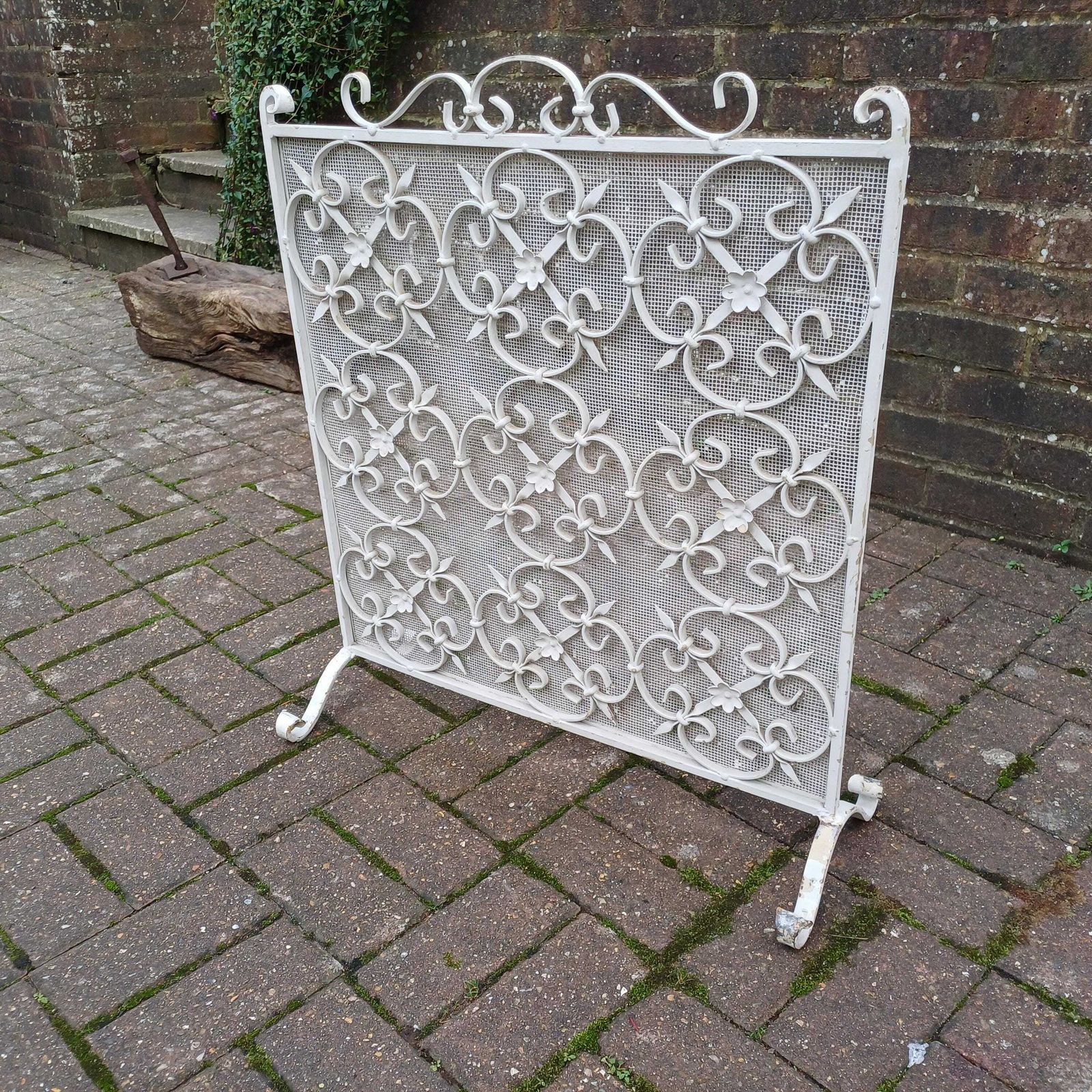 Vintage Mid 20th Century Iron Fire Screen Guard Painted White Heavy Quality photo Home Fixtures