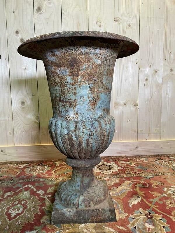 Paire De Vases Médicis En Fonte De Fer photo furniture