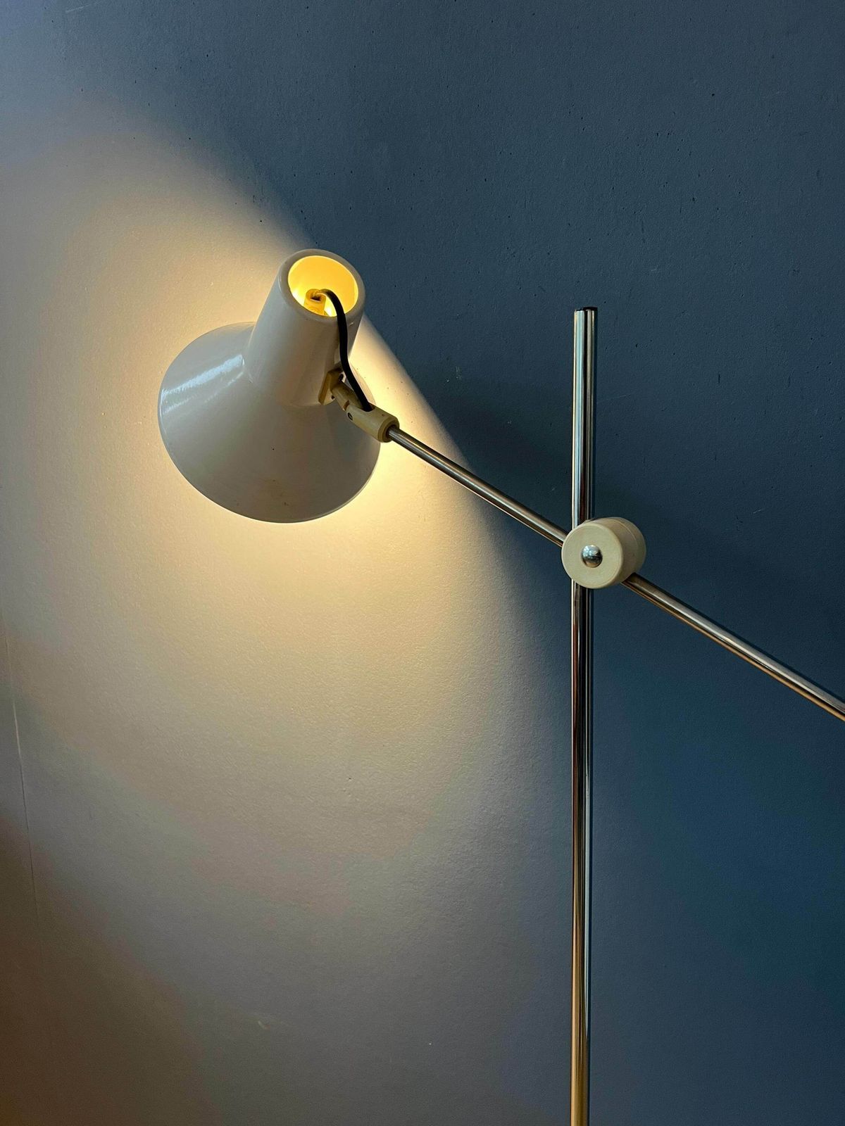 Vintage Witte Mid Century Verstelbare Vloerlamp photo Verlichting