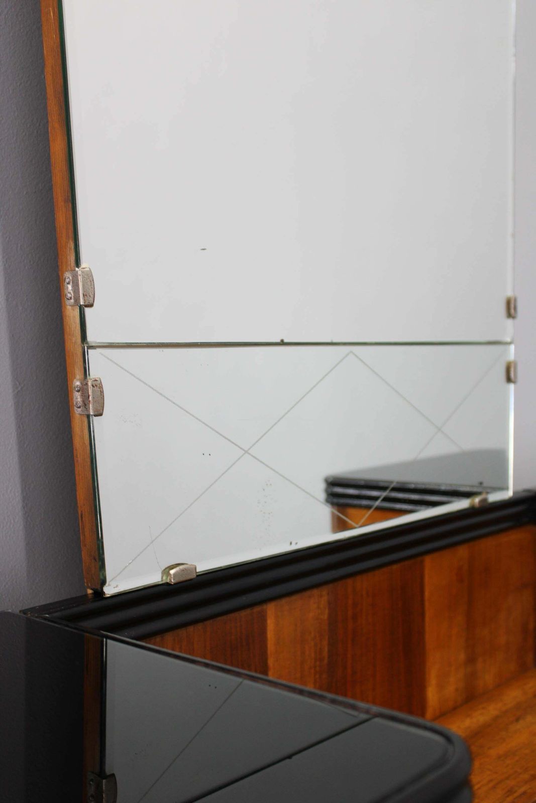 1940s Italian Art Deco Mirror Cabinet In Walnut Finish photo vinterior