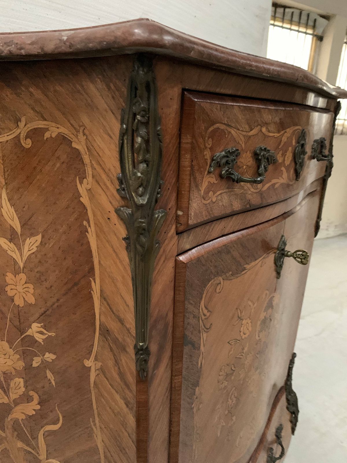 Louis XV Style Lady's Secretary In Light Wood Marquetry, 20th Century photo Furniture