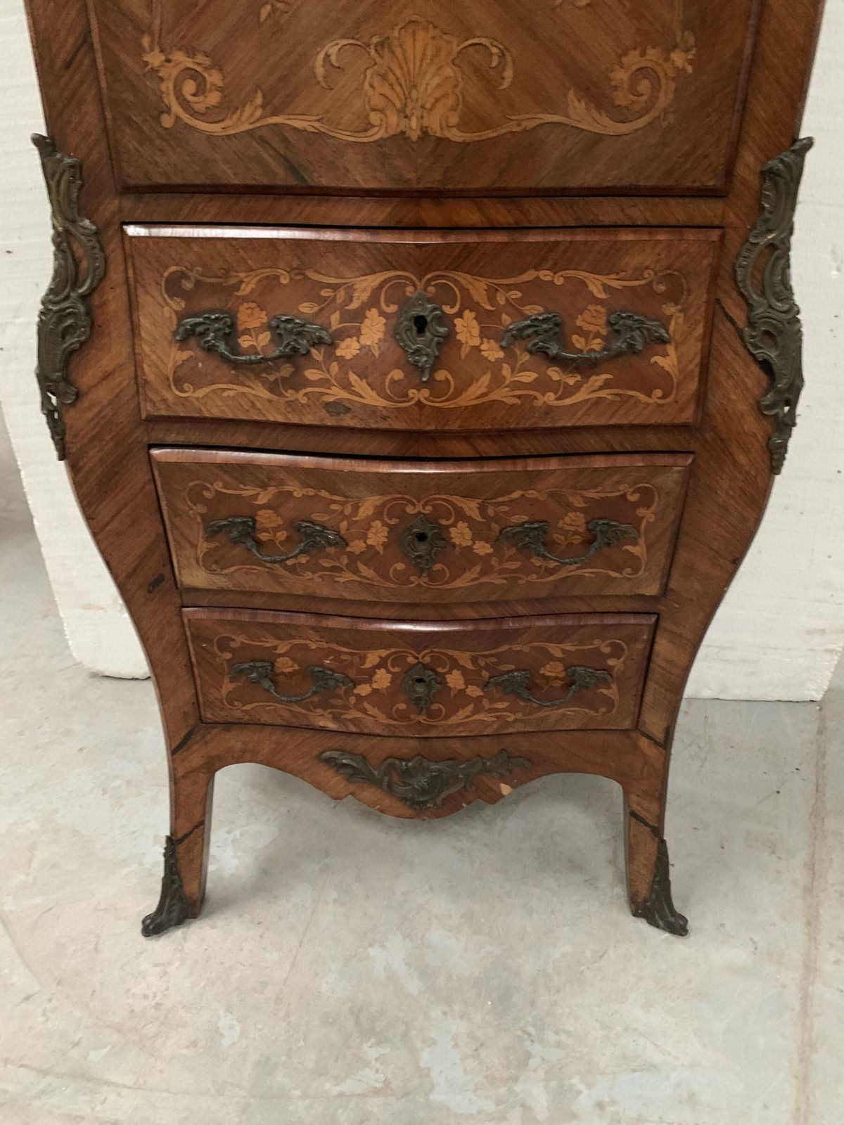 photo furniture Louis XV Style Lady's Secretary In Light Wood Marquetry, 20th Century