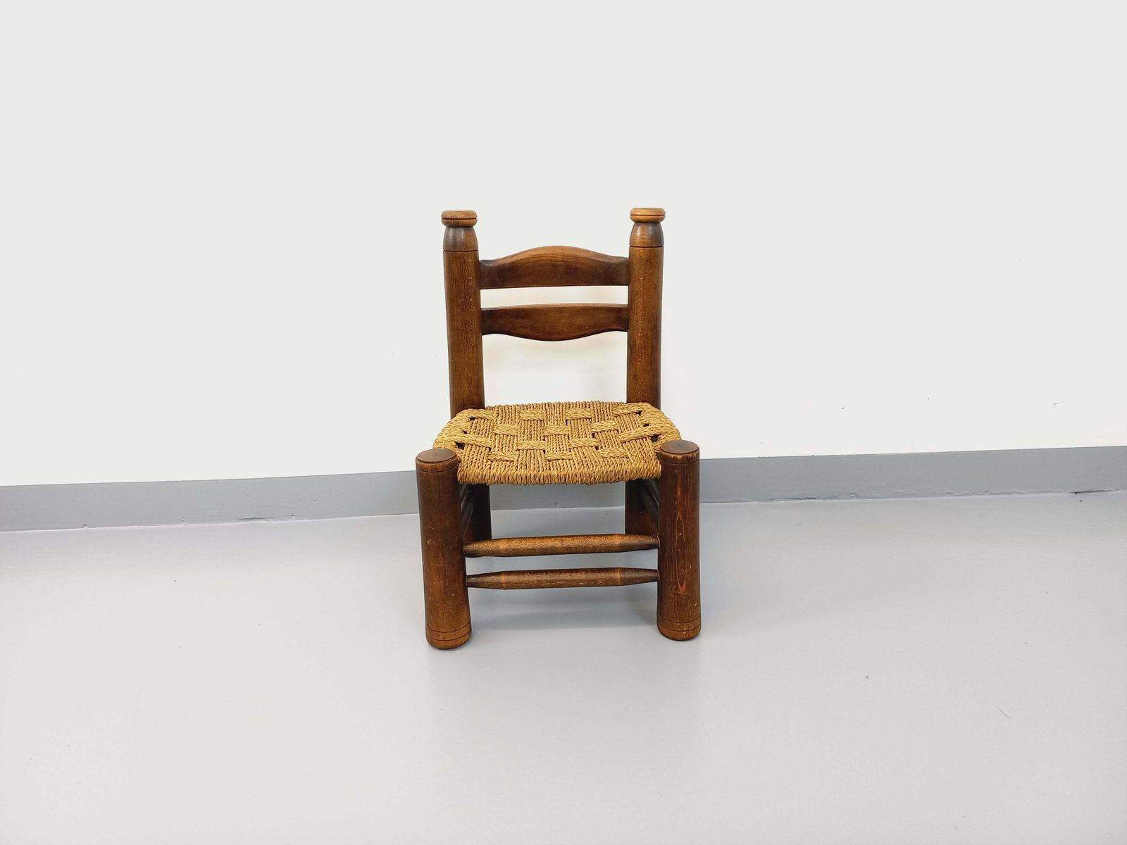 Fauteuil bas brutaliste Charles Dudouyt en bois photo buy