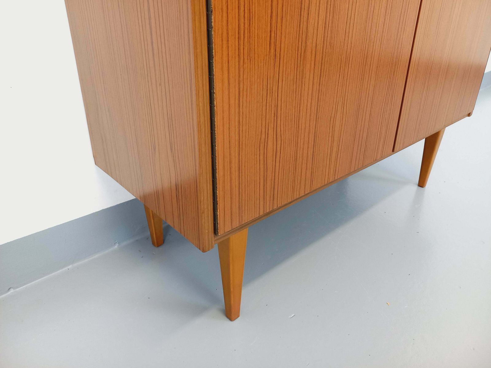 photo furniture Scandinavian Style Bookcase In Melamine And Teak