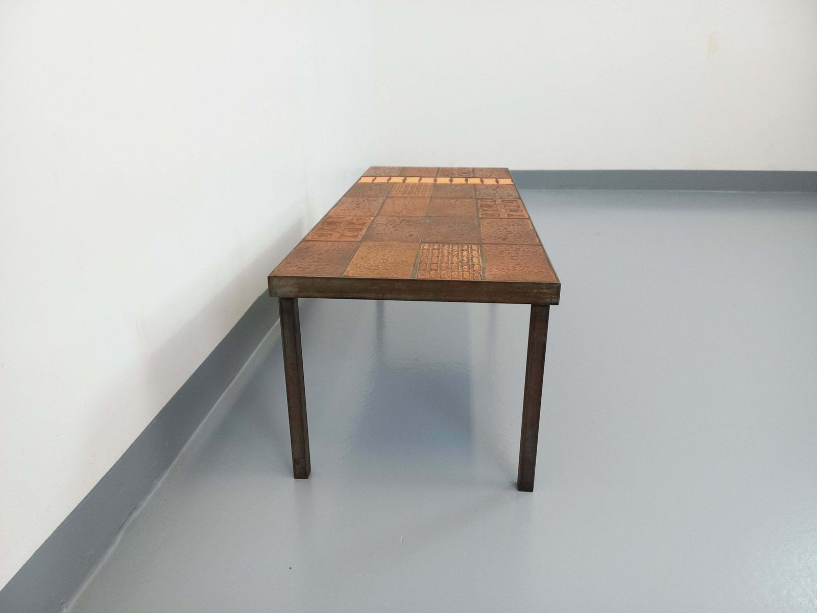 Table basse rectangulaire en céramique, attribuée à Jean Jaffeux photo buy