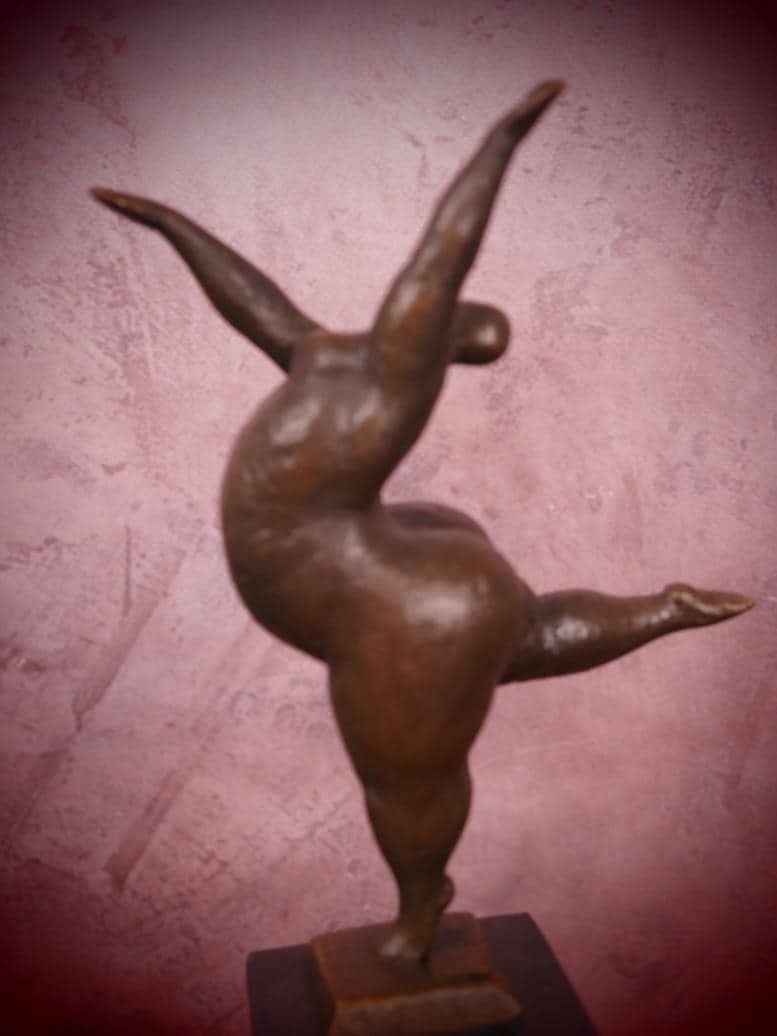 Modern Bronze Female Nude Sculpture – Elegant Art Décor, Perfect Gift For Art Lovers photo 161.0