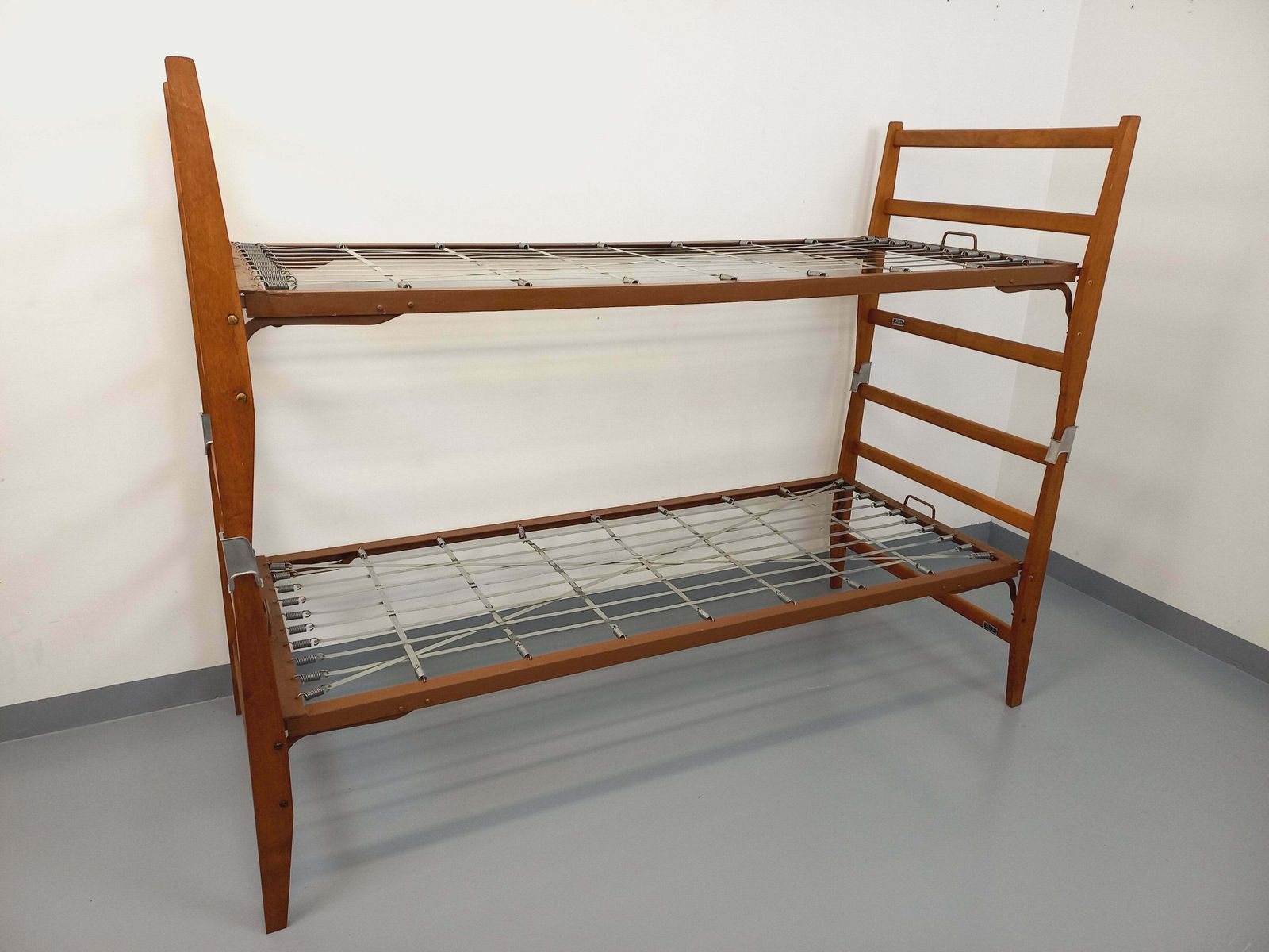 photo furniture 2 méridiennes empilables en chêne et métal