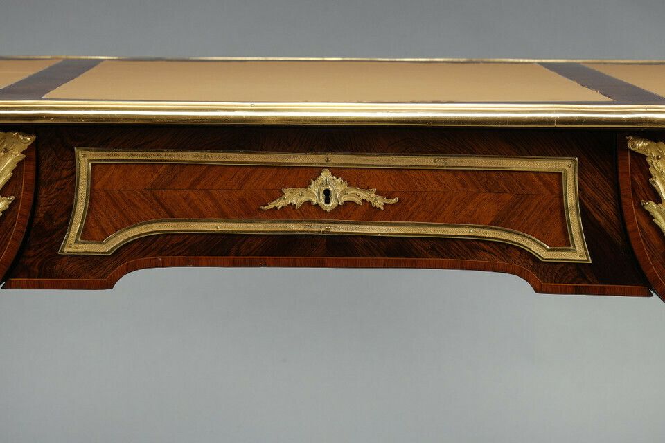 photo vinterior Louis XV Style Flat Desk In Marquetry And Rich Gilt Bronze Mountings
