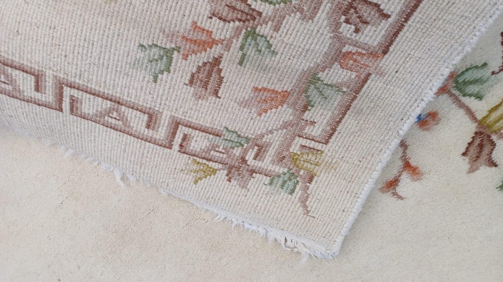 Cream Thick Wool Vintage Rug With Floral Detail   1970s/80s, Vgc 194cm X 122cm photo Textiles