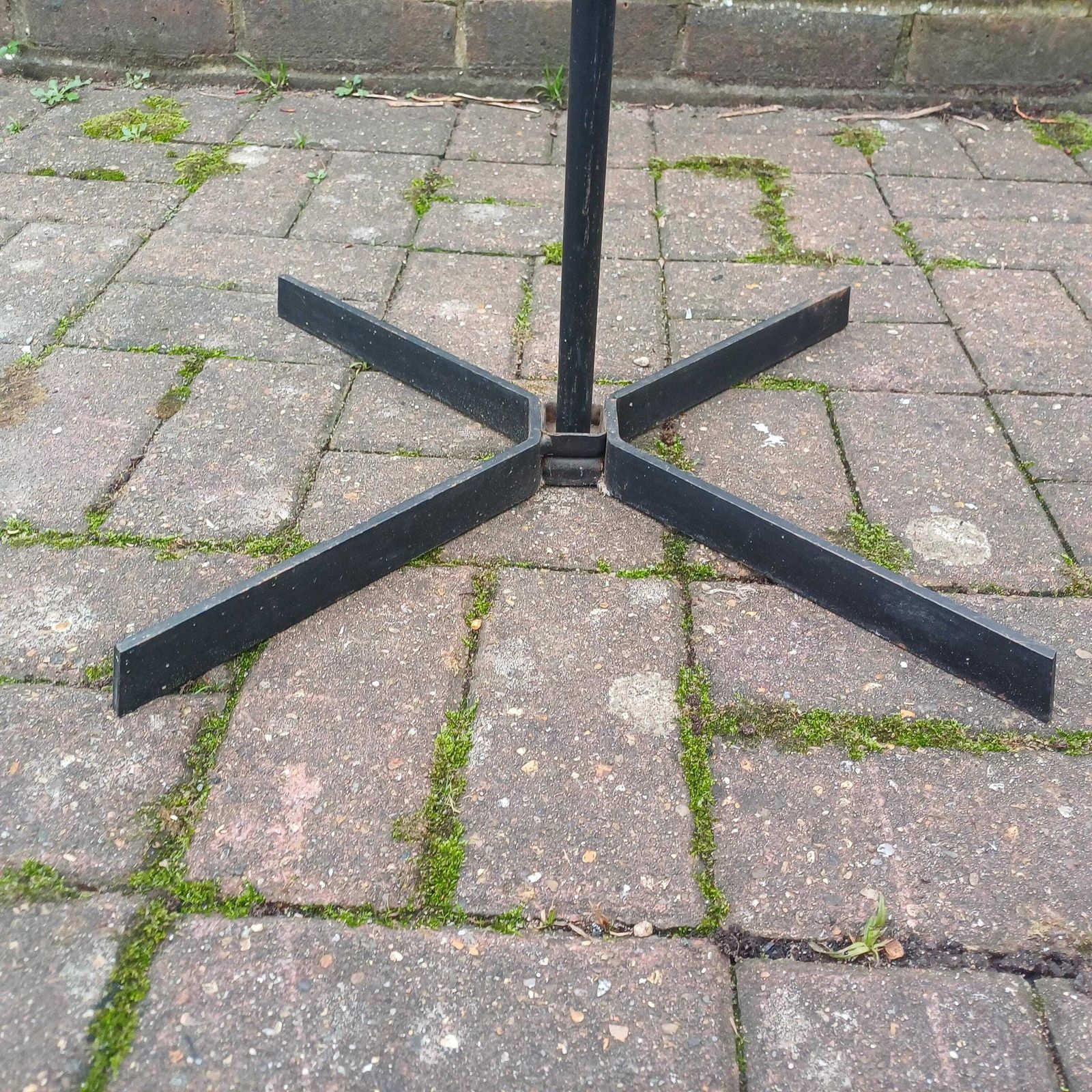 photo furniture Classic Vintage Retro 1950s Iron And Metal Coat Hooks Stand Black And Yellow Atomic Style Hooks