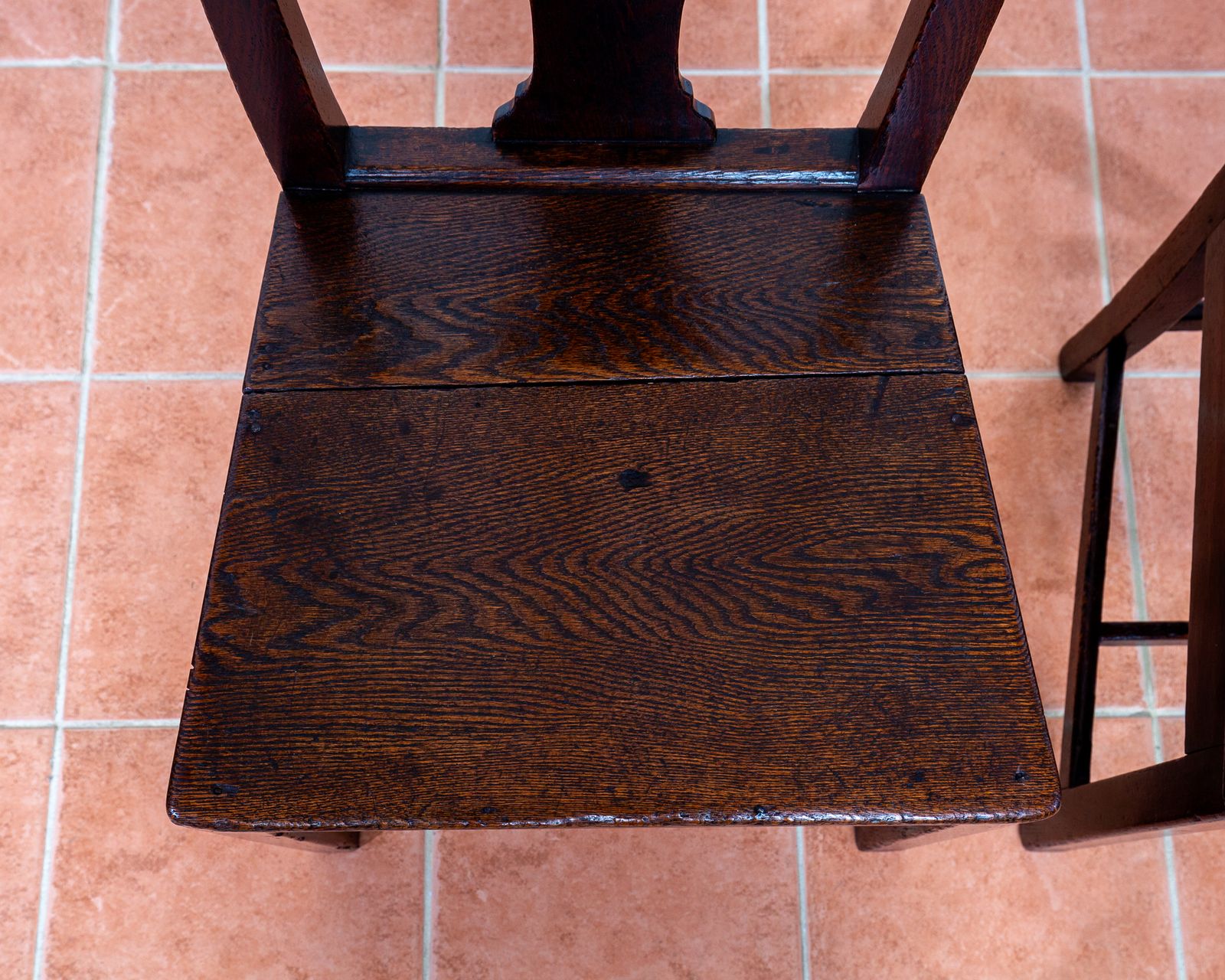 photo vintage Georgian Oak Country Dining Chairs 1780 Pair Antiqu.E Welsh Vase Back Hall Chairs Chippendale Style Country House Farmhouse Occasional Chairs