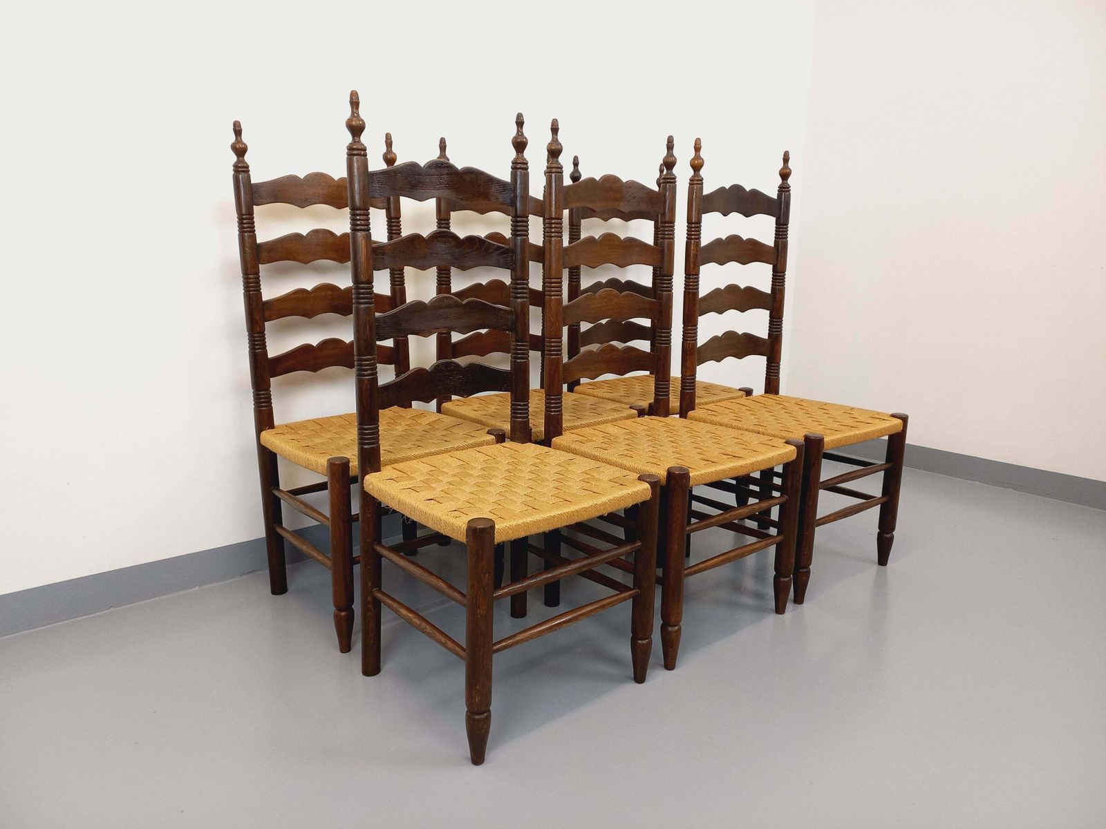 6 Arts & Crafts Chairs In The Style Of Antonio Calligarise In Oak