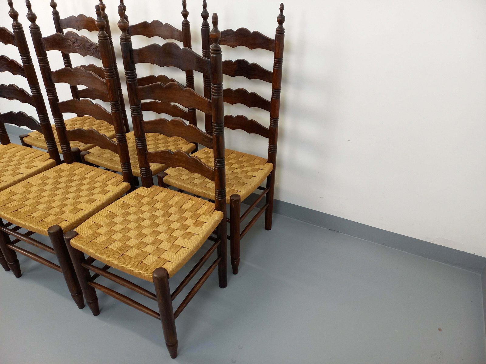 photo vintage 6 Arts & Crafts Chairs In The Style Of Antonio Calligarise In Oak