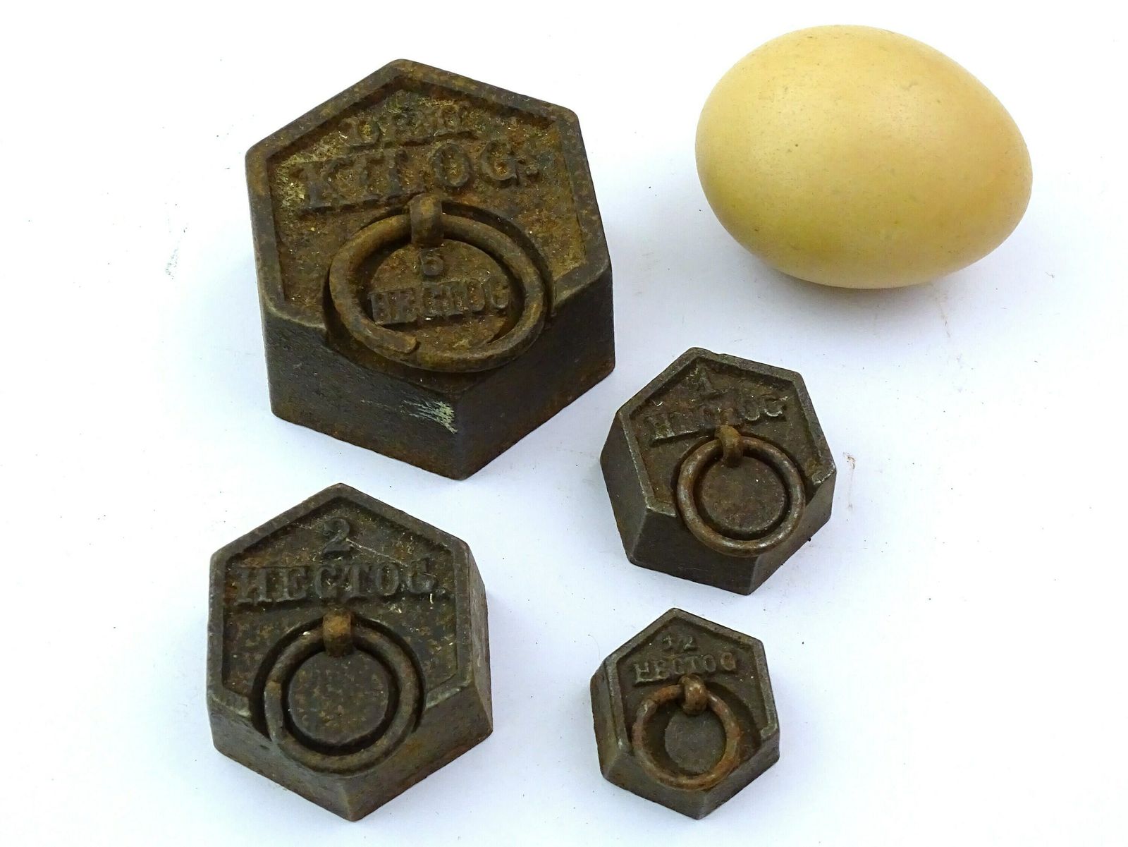 Set Of 4 Antique French Metric Hexagonal Cast Iron Weights For Weighing Scales Half Kilogram 500 200 100 And 50 Grams, Retro Shop Accessory photo 59.0
