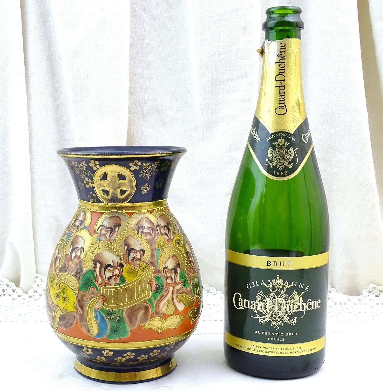 Antique Japanese Hand Painted 1000 Faces Cobalt Blue And Gold Satsuma Vase, Vintage Pottery From Japan With Bald Men, Retro Asian Ceramic photo vintage