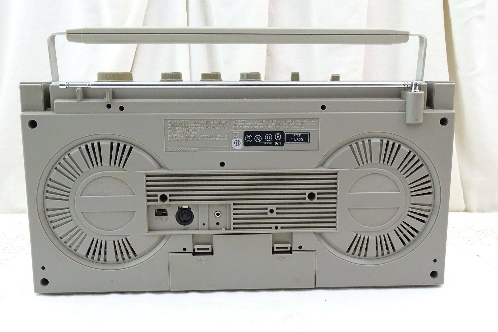 Vintage Sharp Gf 4343h Boombox Ghetto Blaster Radio Cassetterecorder, Retro 80s Draagbaar Audio Center, Boom Box Decoratie photo Woonaccessoires