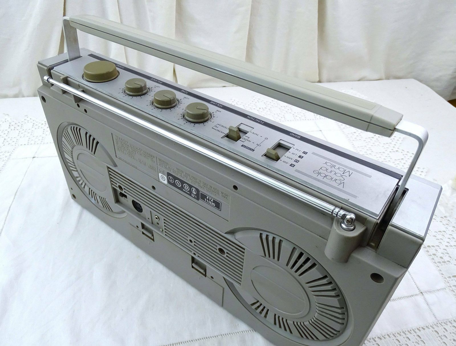photo for sale Vintage Sharp Gf 4343h Boombox Ghetto Blaster Radio Cassetterecorder, Retro 80s Draagbaar Audio Center, Boom Box Decoratie